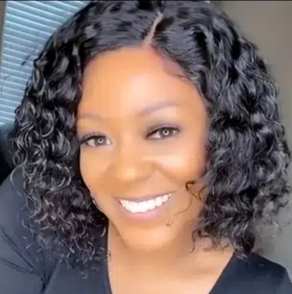 SALE!! Brazilian Short Hair Curly/Wavy Synthetic Wig (TEMPORARY PRICE) - Picture 2 of 4